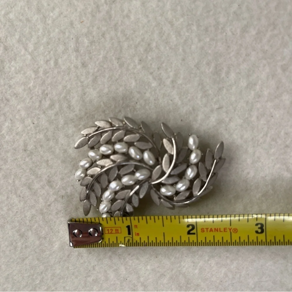 Trifari Silver Tone Pearl Brooch Pin Vintage